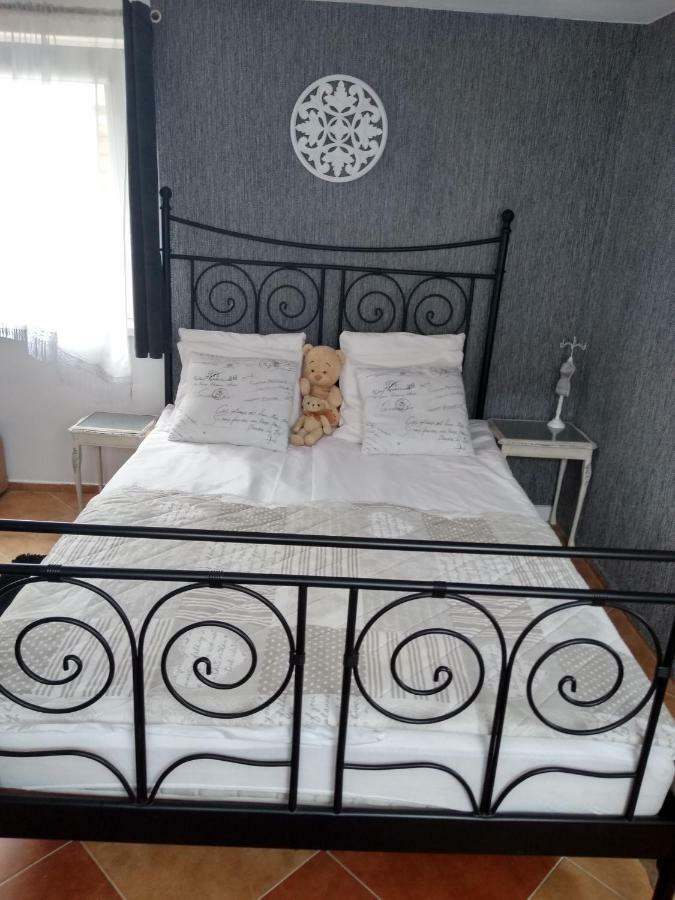 Magiczny Zakatek Apartment Поберово Екстериор снимка